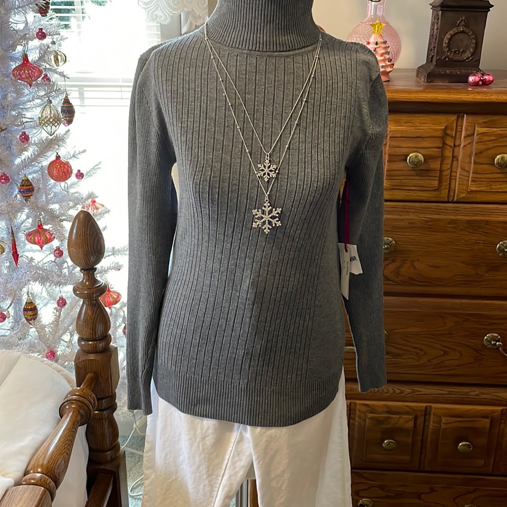 NWT gray turtleneck